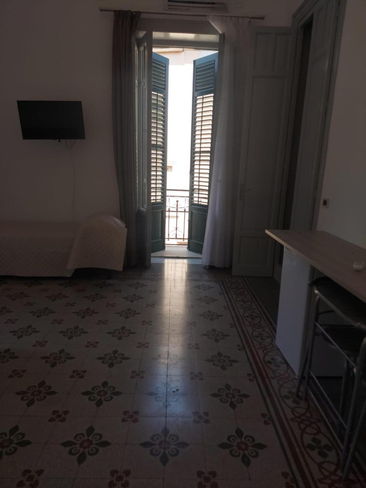 Guest House Lamphotel Militello Palermo Exterior foto